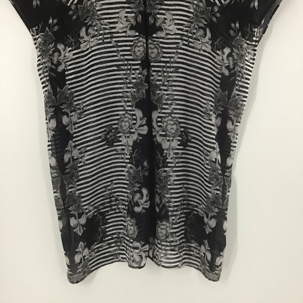 CAbi #5024 Yacht Top - Picture 6 of 10